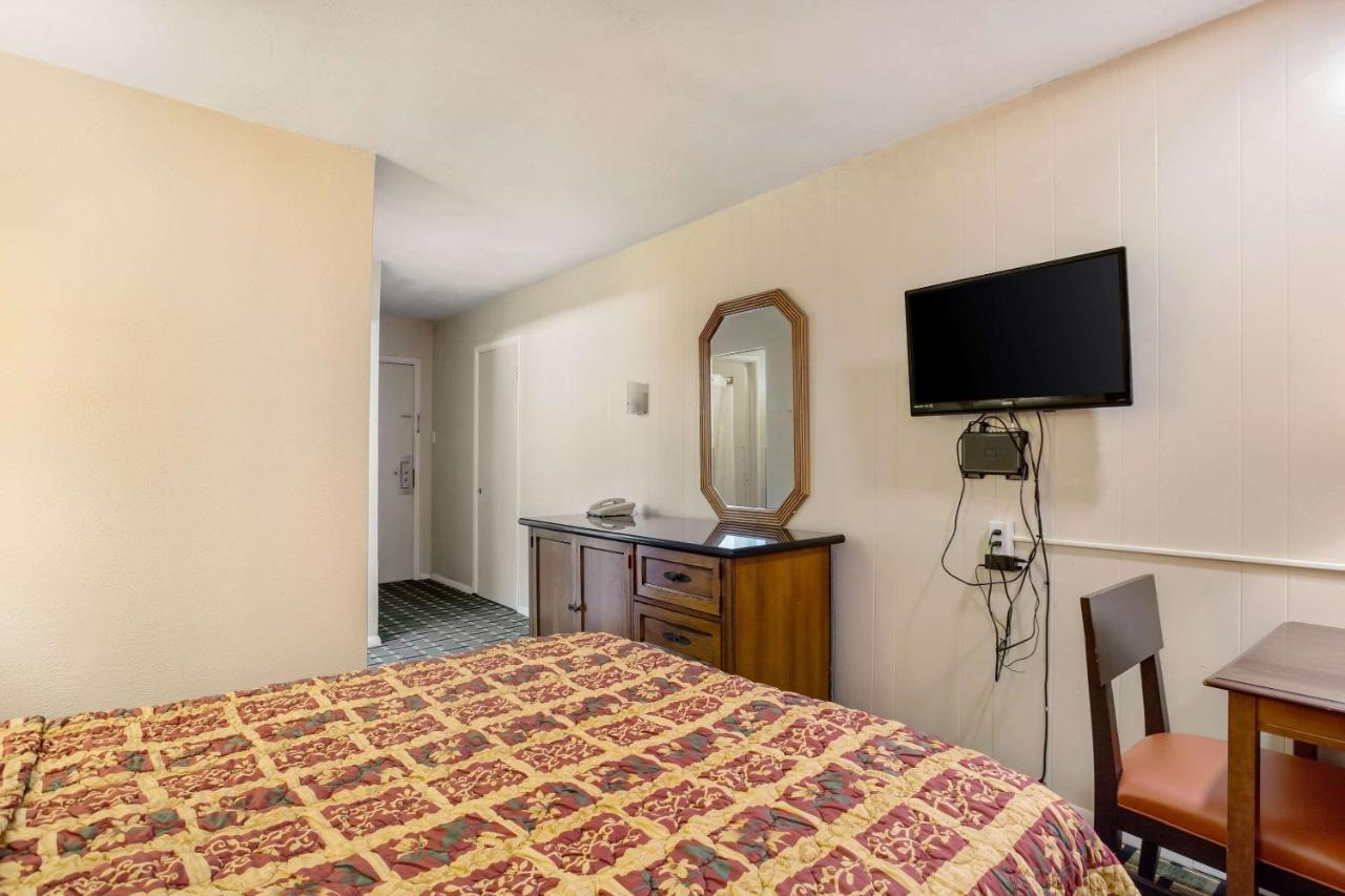 Rodeway Inn & Suites Raton Exteriér fotografie