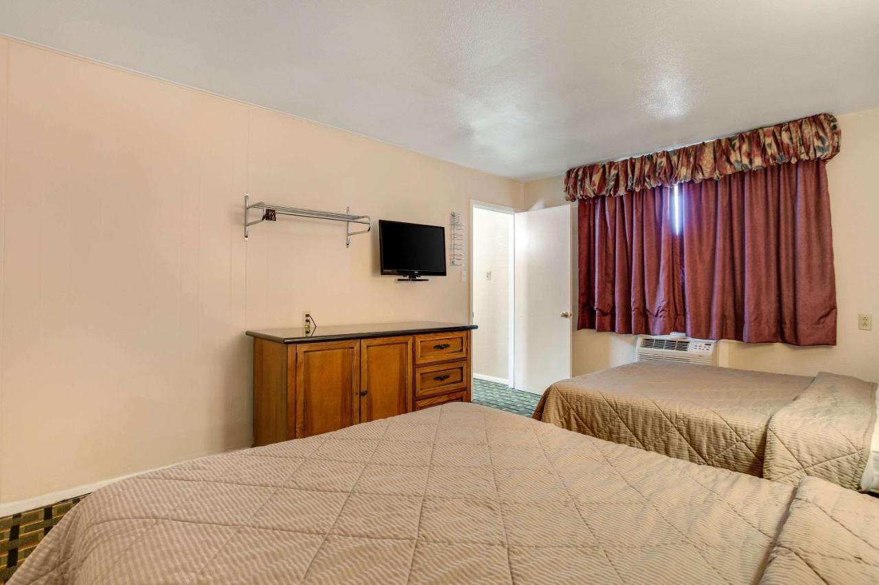 Rodeway Inn & Suites Raton Exteriér fotografie