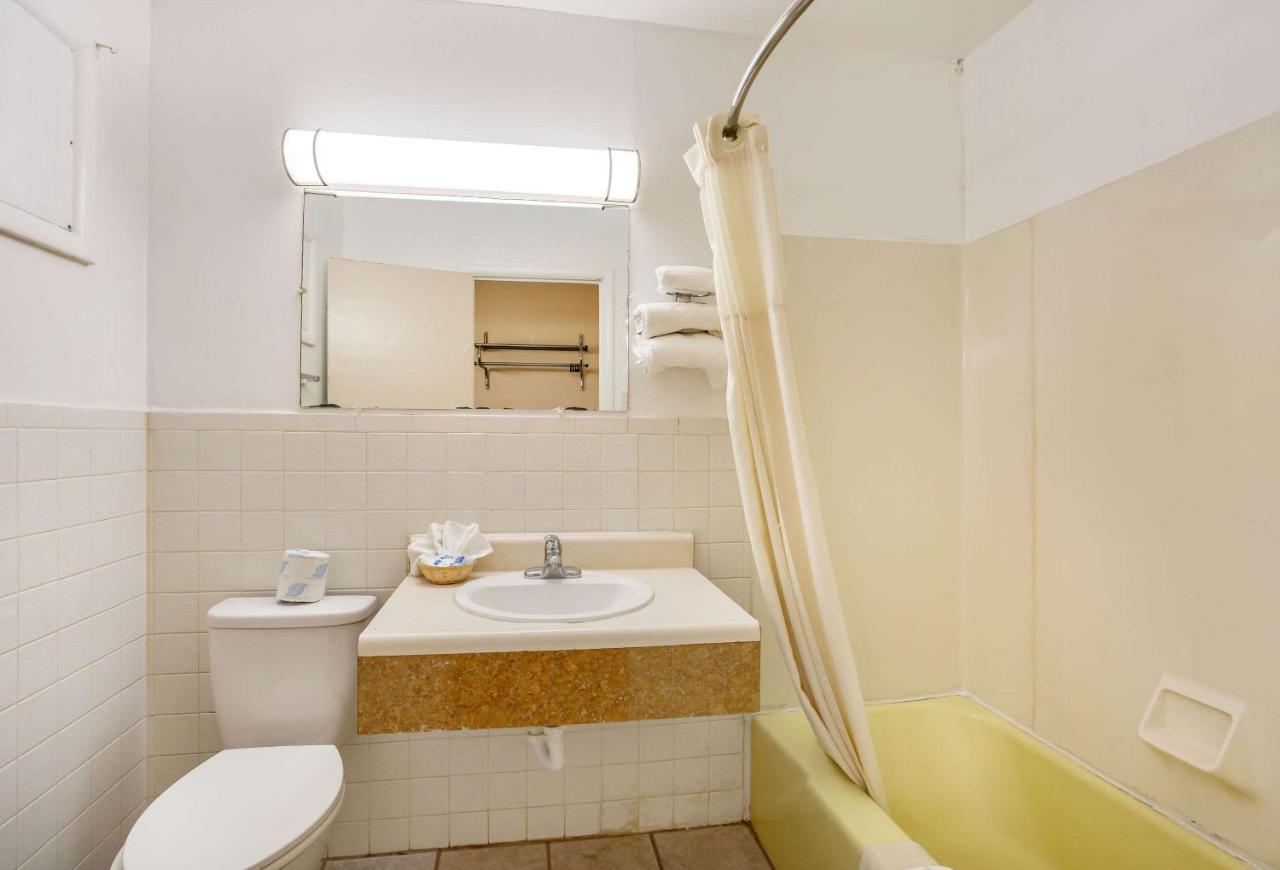 Rodeway Inn & Suites Raton Exteriér fotografie