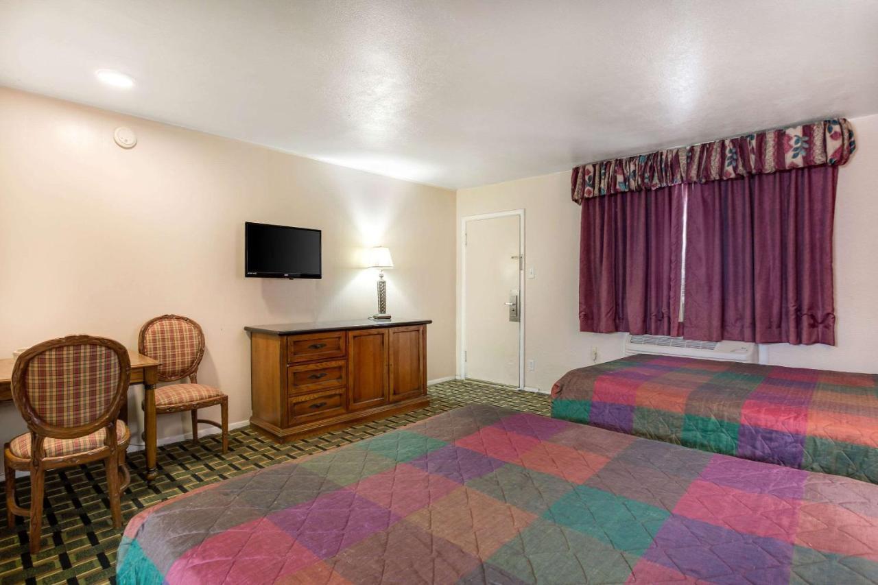 Rodeway Inn & Suites Raton Exteriér fotografie