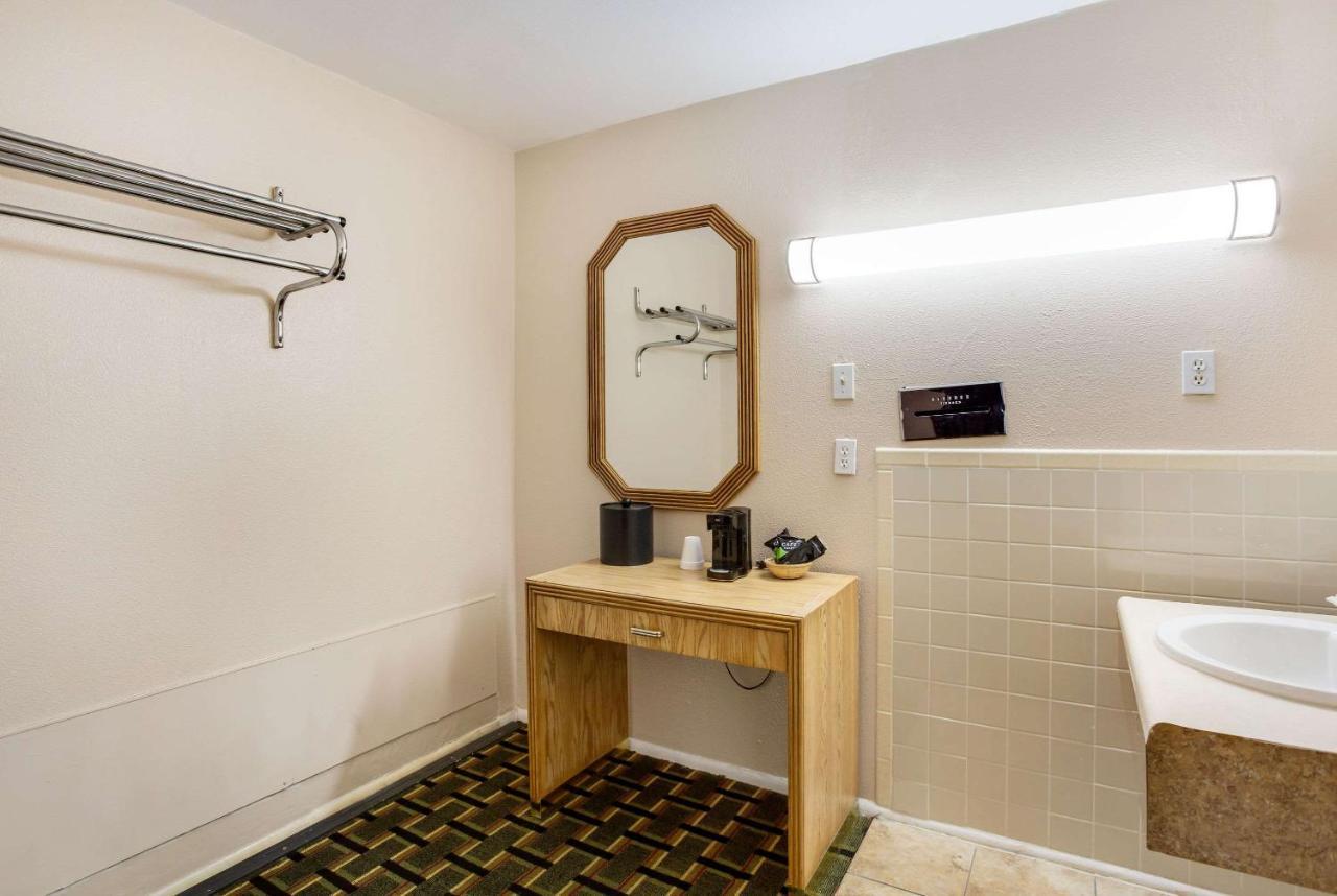 Rodeway Inn & Suites Raton Exteriér fotografie
