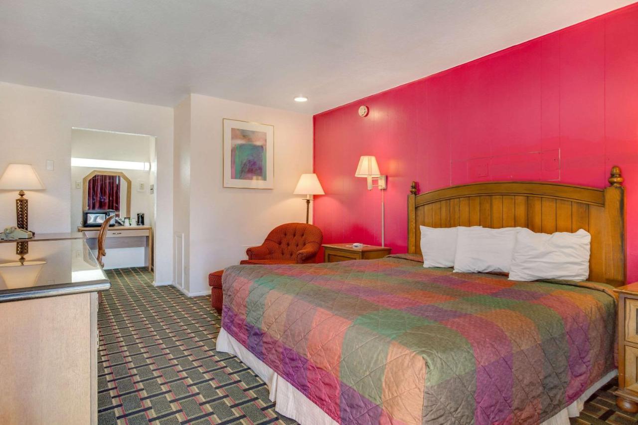 Rodeway Inn & Suites Raton Exteriér fotografie